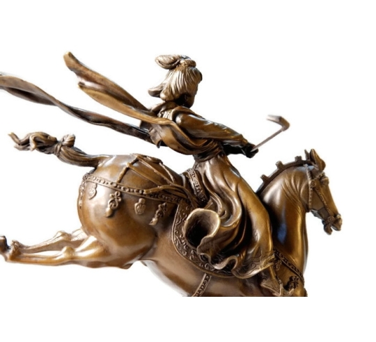 Princesa china jugando al polo y saltando a caballo por Miguel Fernando López (Milo)