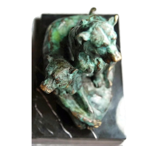 Dos leonas, dos hermanas por Miguel Fernando López (Milo)