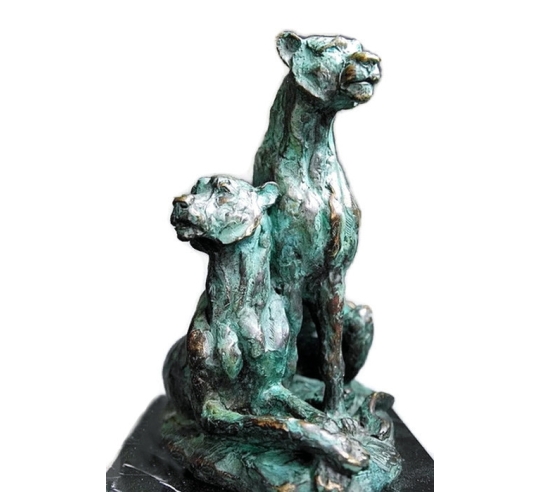 Dos leonas, dos hermanas por Miguel Fernando López (Milo)