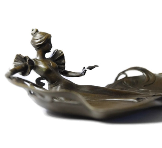 Pin tray Art nouveau by Miguel Fernando López (Milo)