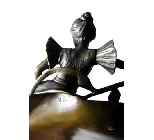 Pin tray Art nouveau by Miguel Fernando López (Milo)