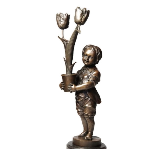 Candelabro niño con tulipanes Modernismo de Miguel Fernando López (Milo)