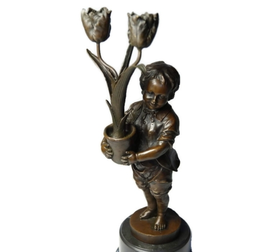 Candelabro niño con tulipanes Modernismo de Miguel Fernando López (Milo)