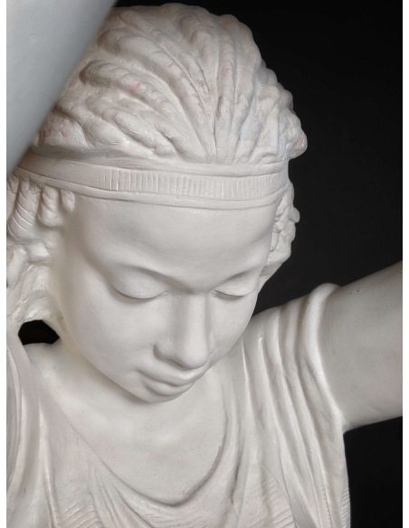 Jeune égyptienne porteuse de lumière- statue taille réelle. Jeune égyptienne porteuse de lumière- statue taille réelle.