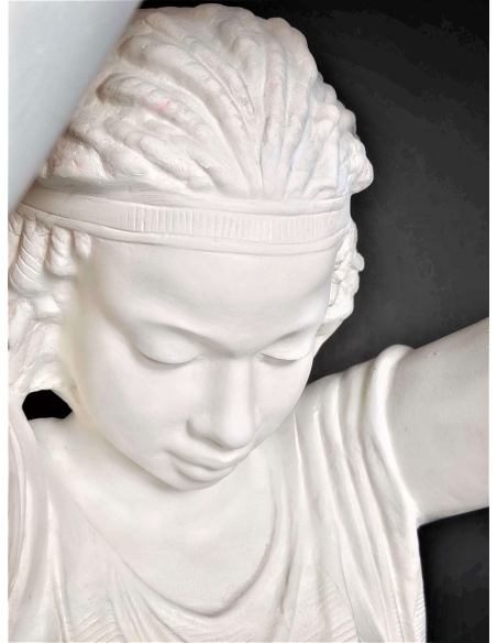 Jeune égyptienne porteuse de lumière- statue taille réelle. Jeune égyptienne porteuse de lumière- statue taille réelle.