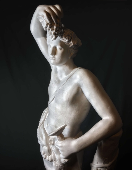 Dioniso o Baco dios del vino, el teatro y la locura -estatua de tamaño real Dioniso o Baco dios del vino, el teatro y la locura -estatua de tamaño real
