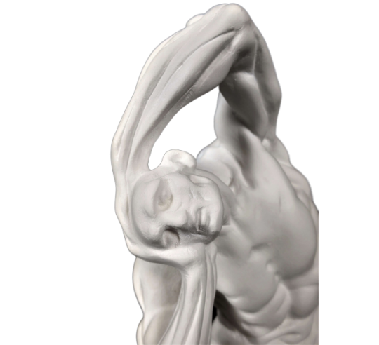 Écorché accroupi par Pierre Puget (anciennement attribué à Michel Ange)