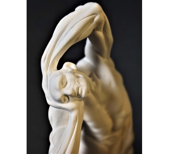 Écorché accroupi por Pierre Puget (anteriormente atribuido a Miguel Ángel)