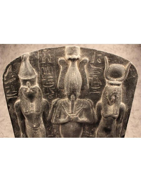 Bas relief d'Horus, d'Isis et d'Osiris