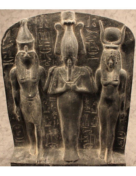 Bas relief d'Horus, d'Isis et d'Osiris