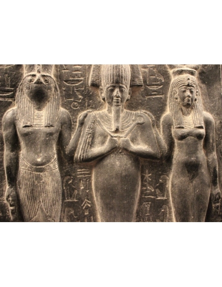 Bas relief d'Horus, d'Isis et d'Osiris