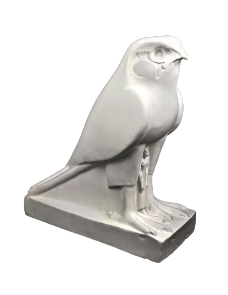 Estatua del Rey Nectanebo II protegido por Horus