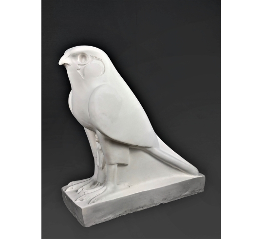 Estatua del Rey Nectanebo II protegido por Horus