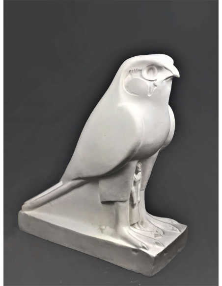 Estatua del Rey Nectanebo II protegido por Horus