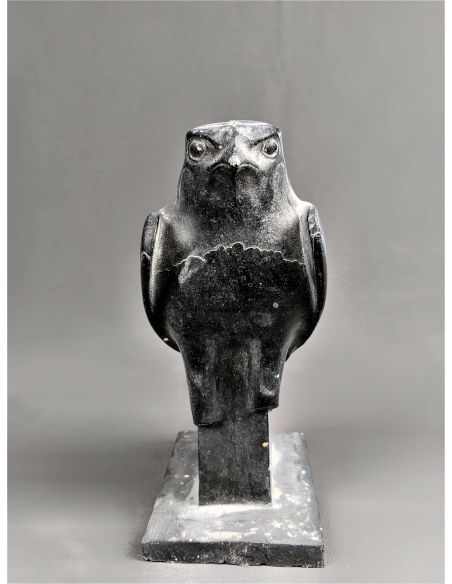 Estatua de Horus, el dios halcón egipcio Estatua de Horus, el dios halcón egipcio