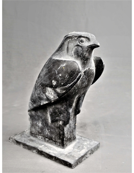 Estatua de Horus, el dios halcón egipcio Estatua de Horus, el dios halcón egipcio