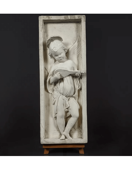 Bajo relieve ángel tocando el laúd