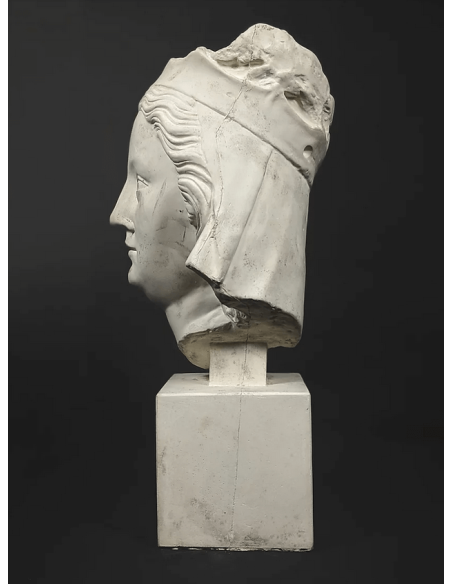 Busto de la Virgen María - Catedral de Notre Dame de Paris Busto de la Virgen María - Catedral de Notre Dame de Paris