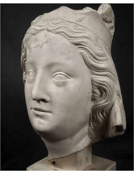 Busto de la Virgen María - Catedral de Notre Dame de Paris Busto de la Virgen María - Catedral de Notre Dame de Paris