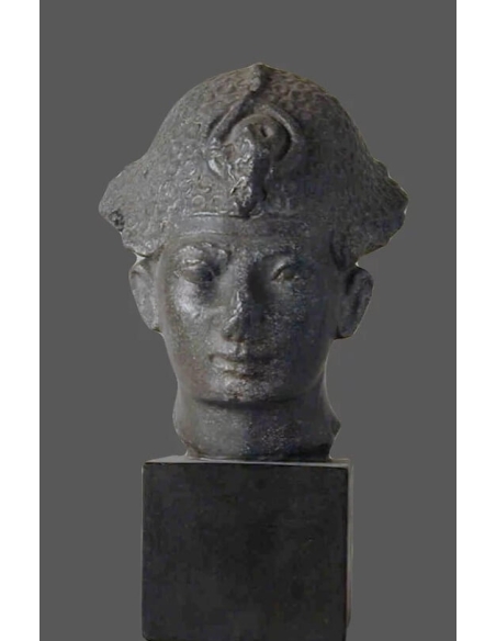 Busto de Amenhotep III, padre de Ajenatón Busto de Amenhotep III, padre de Ajenatón