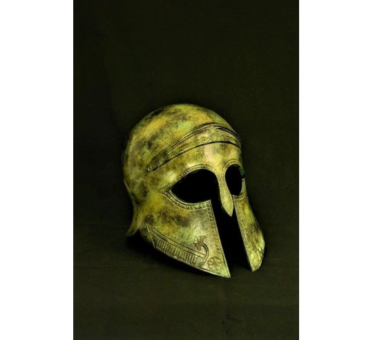 Casco corintio antiguo en bronce