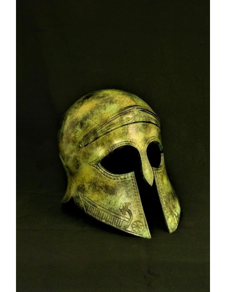 Casco corintio antiguo en bronce Casco corintio antiguo en bronce