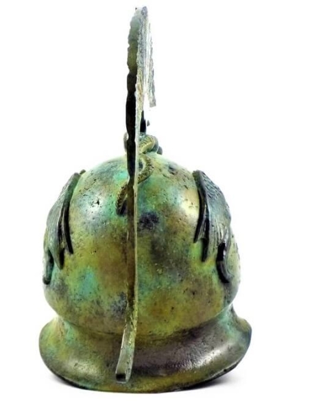 Casque de la déesse Athéna aux griffons Casque de la déesse Athéna aux griffons