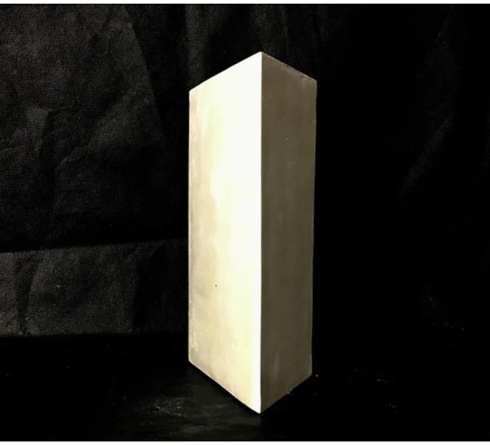 Prisma escultura geométrica 3D