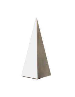Pirámide de base cuadrada escultura geométrica 3D