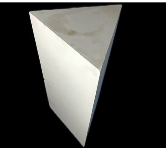 Prisme grand modèle sculpture géométrique 3D