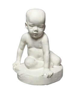 Statue bébé fait ses premiers pas