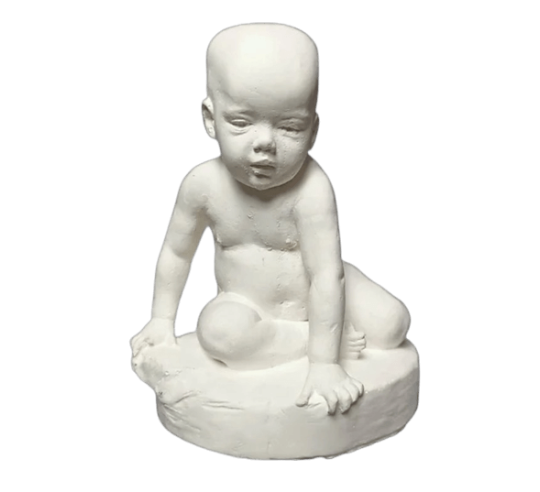 Statue Baby making its first steps