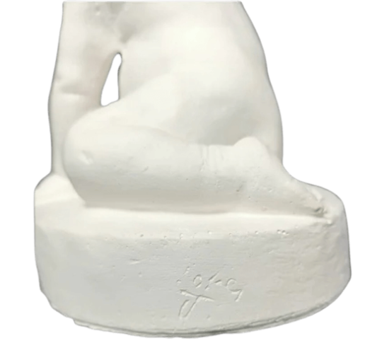 Estatua bebé en sus primeros pasos