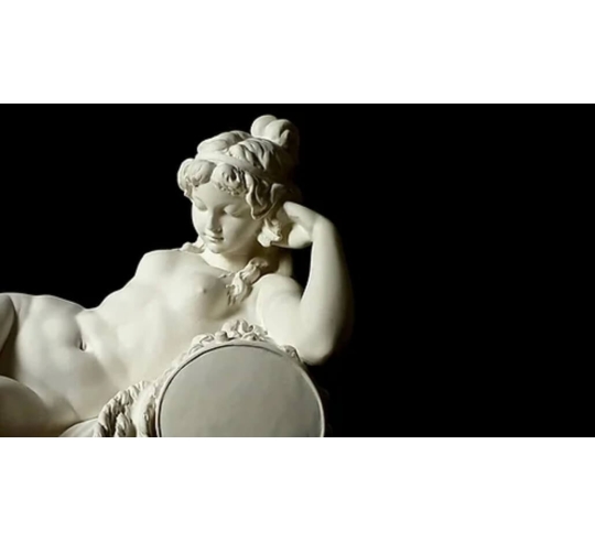 Statue Femme nue allongée sur une peau de lion...