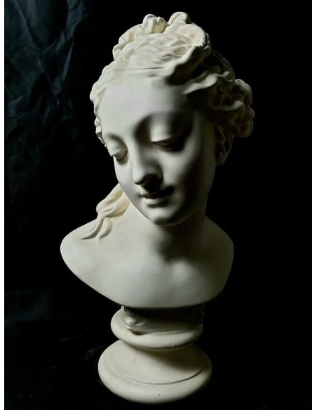 Bust of Venus leaving the bath after Christophe-Gabriel Allegrain.
