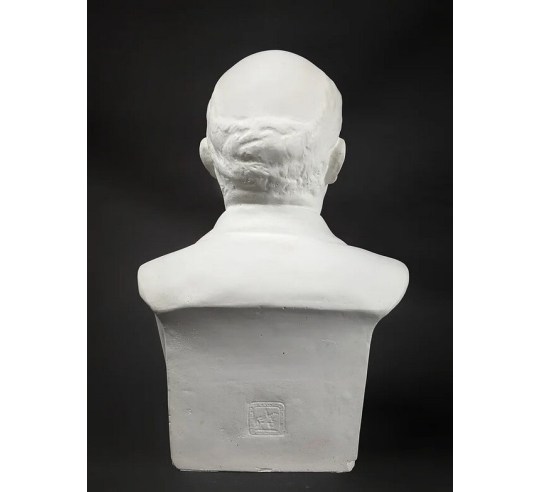 Bust of Vladimir Ilyich Ulyanov, known as Lenin.