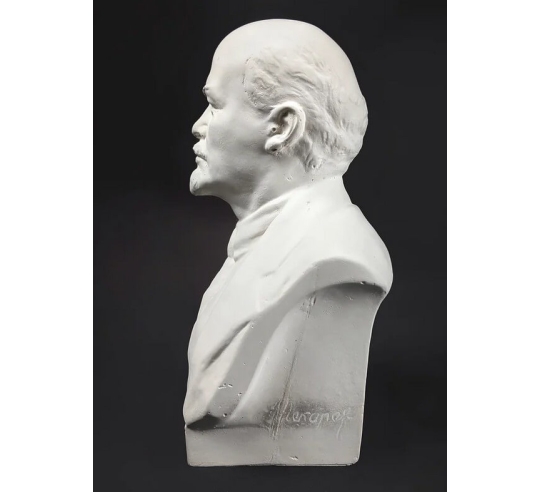 Busto de Vladimir Ilich Ulianov, conocido como...
