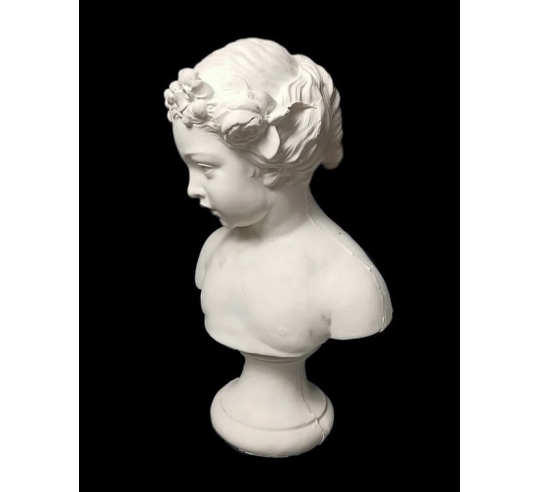 Buste de jeune fille le printemps d'après...