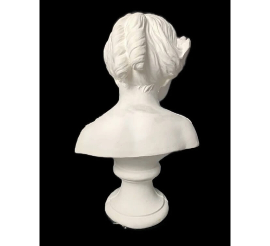 Buste de jeune fille le printemps d'après...