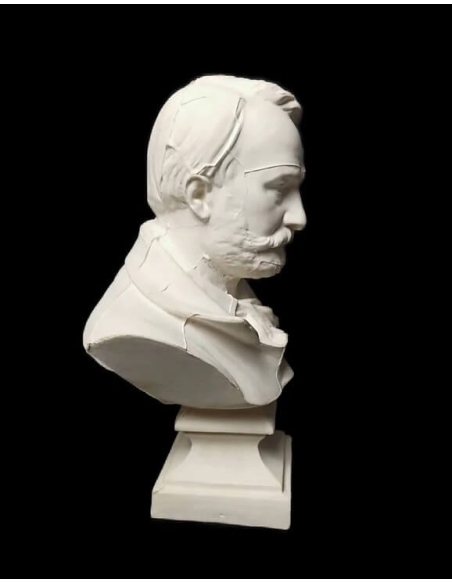 Busto de Victor Hugo.