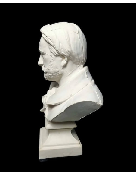 Busto de Victor Hugo.