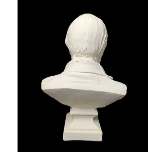 Busto de Victor Hugo.