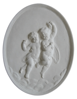 Bajorrelieve de pareja de Putti bebiendo y bailando,...