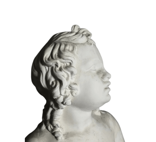 Statue de Cupidon avec son arc ou Amorino...