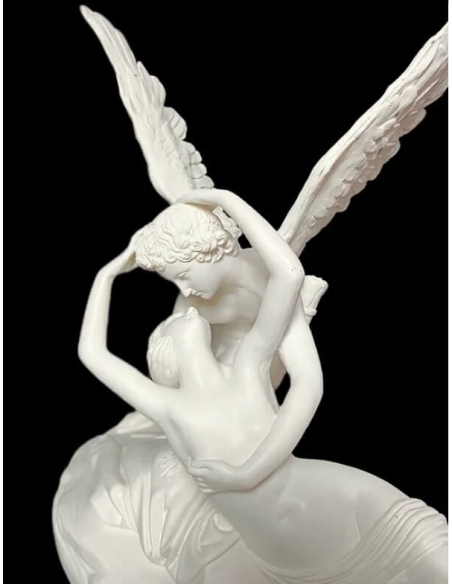 Estatua de Psique Reanimada por el Beso del Amor, o El Beso segun Antonio Canova.
