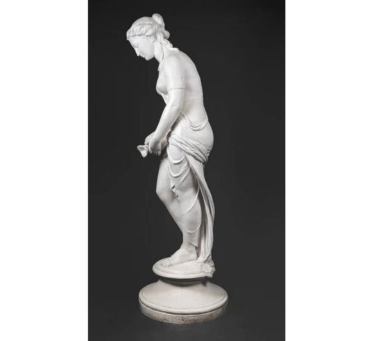 Estatua de la Portadora de Agua a Tamaño Real