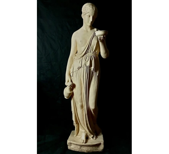 Estatua a Tamaño Real de la diosa Hebe, según...