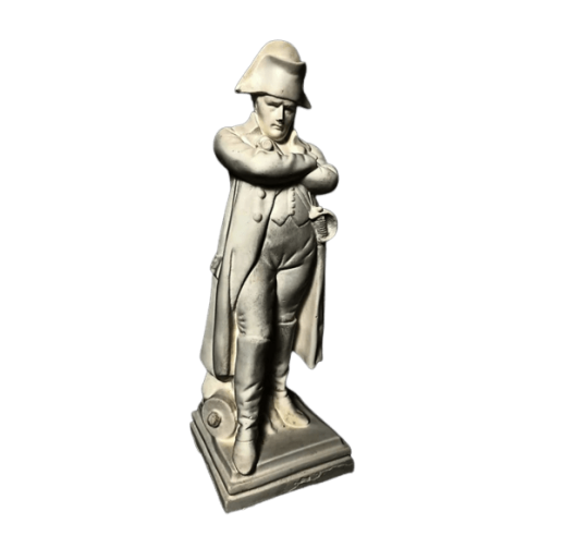 Estatuilla de Napoleón Bonaparte de pie con los...