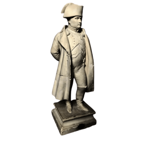 Estatuilla de Napoleón Bonaparte de pie con las...
