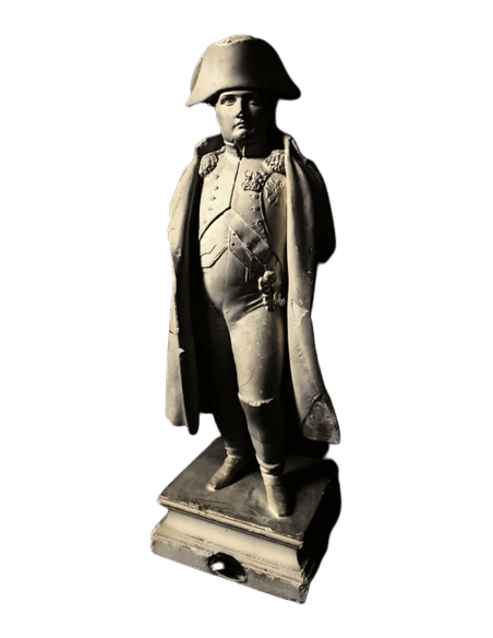 Statuette de Napoléon Bonaparte debout les mains derrières le dos